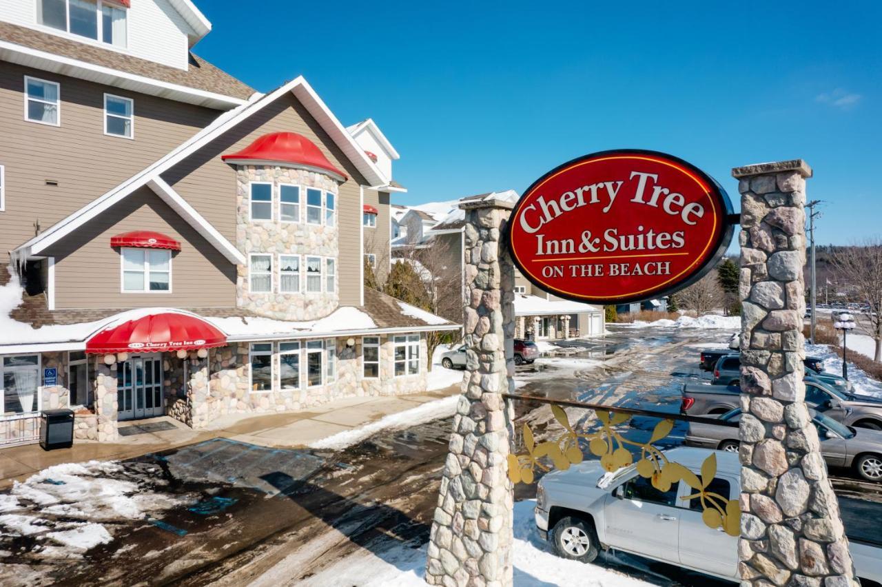 Cherry Tree Inn & Suites Traverse City Exterior foto