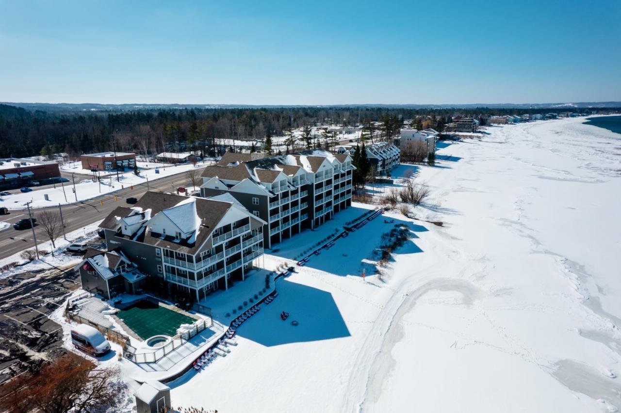 Cherry Tree Inn & Suites Traverse City Exterior foto