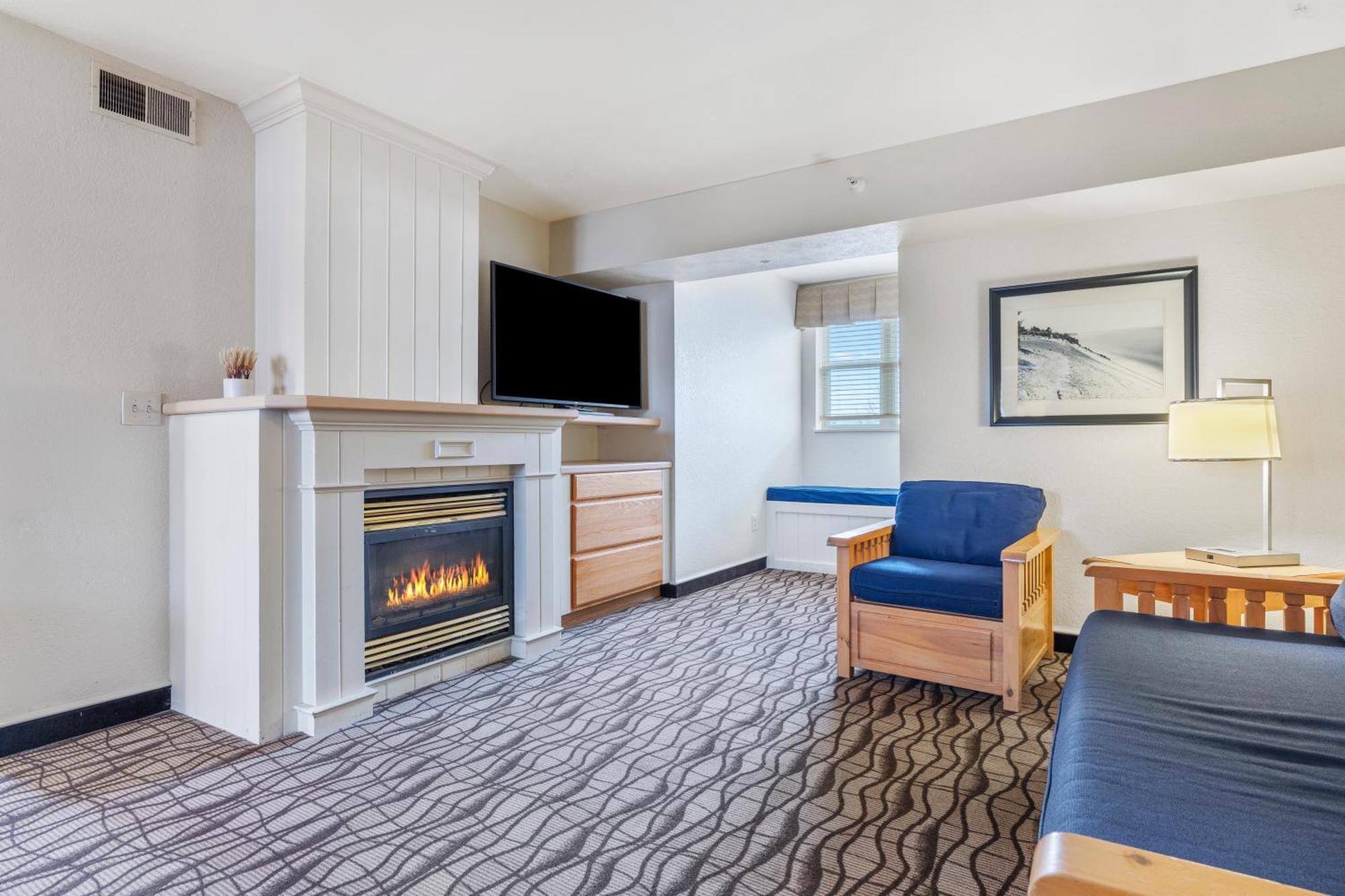 Cherry Tree Inn & Suites Traverse City Exterior foto