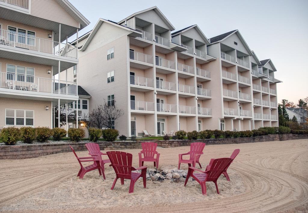 Cherry Tree Inn & Suites Traverse City Exterior foto
